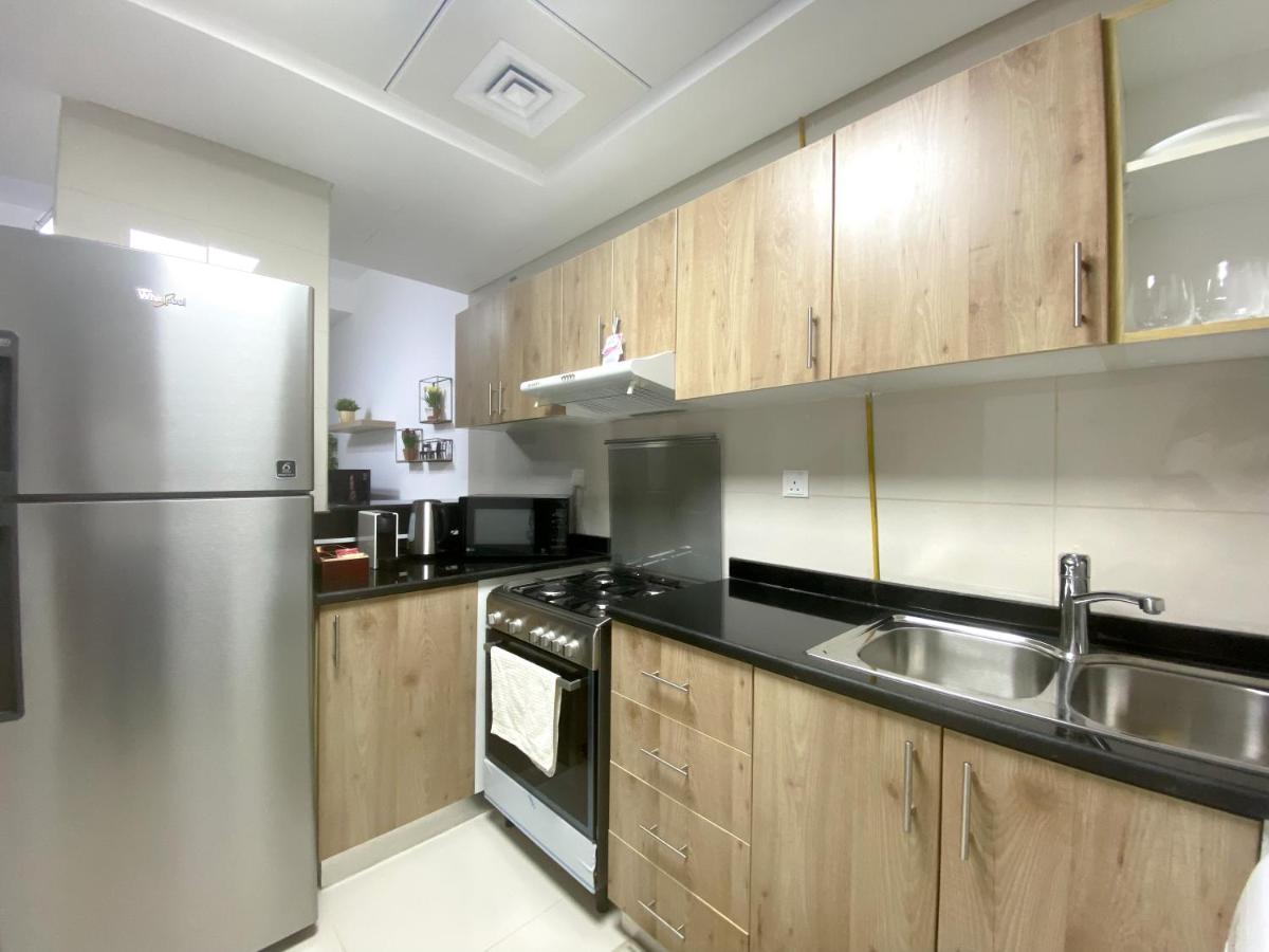 Appartamento Walk To The Beach Or Enjoy The Amazing View From The Balcony Dubai Esterno foto