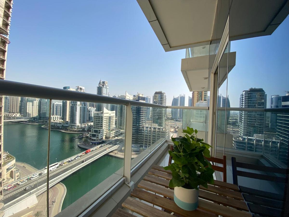 Appartamento Walk To The Beach Or Enjoy The Amazing View From The Balcony Dubai Esterno foto