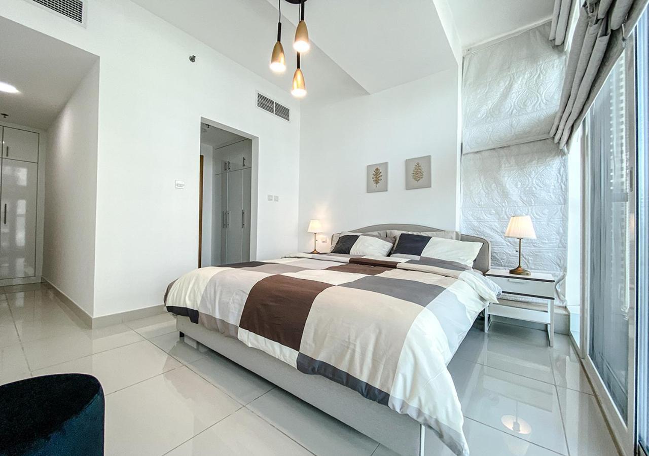 Appartamento Walk To The Beach Or Enjoy The Amazing View From The Balcony Dubai Esterno foto