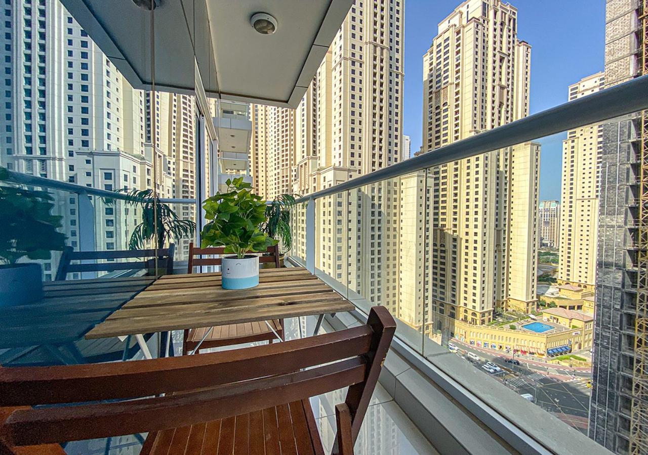Appartamento Walk To The Beach Or Enjoy The Amazing View From The Balcony Dubai Esterno foto