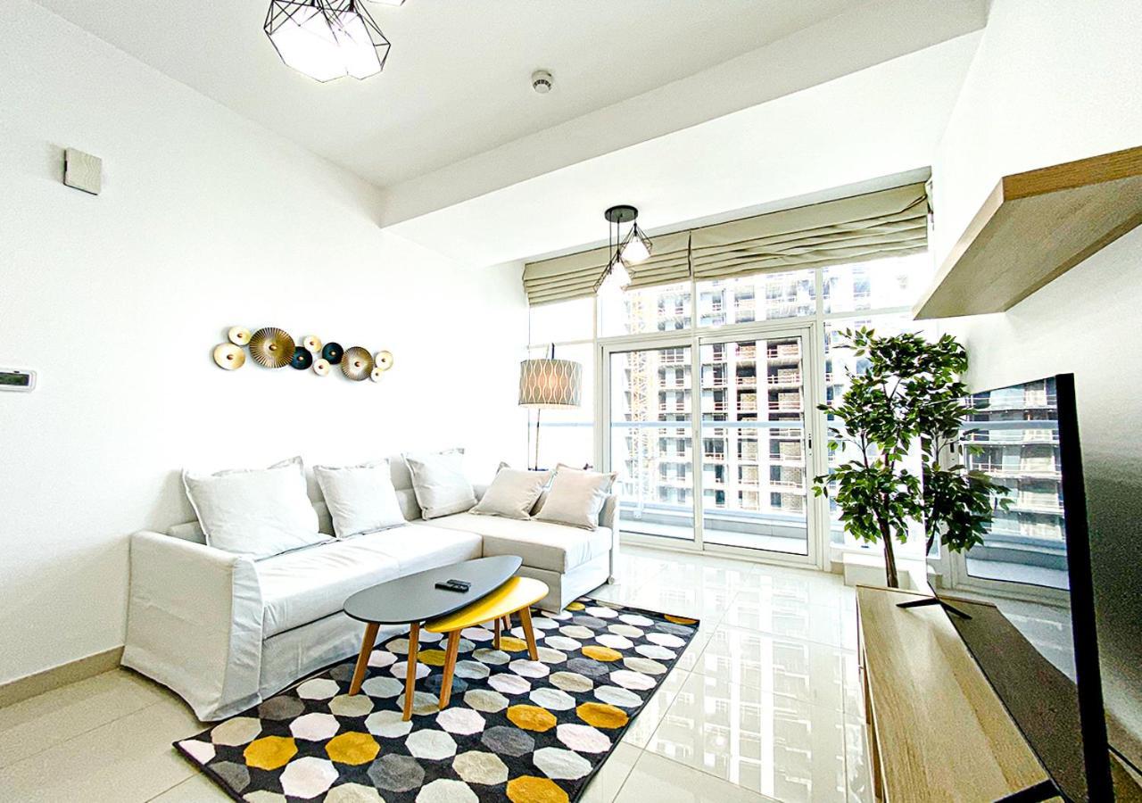 Appartamento Walk To The Beach Or Enjoy The Amazing View From The Balcony Dubai Esterno foto