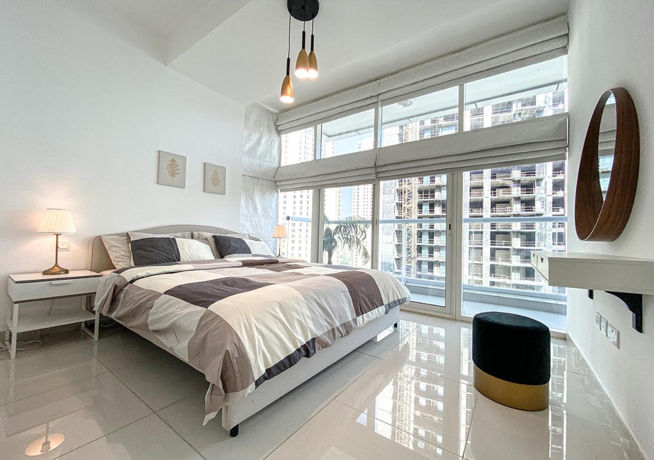 Appartamento Walk To The Beach Or Enjoy The Amazing View From The Balcony Dubai Esterno foto
