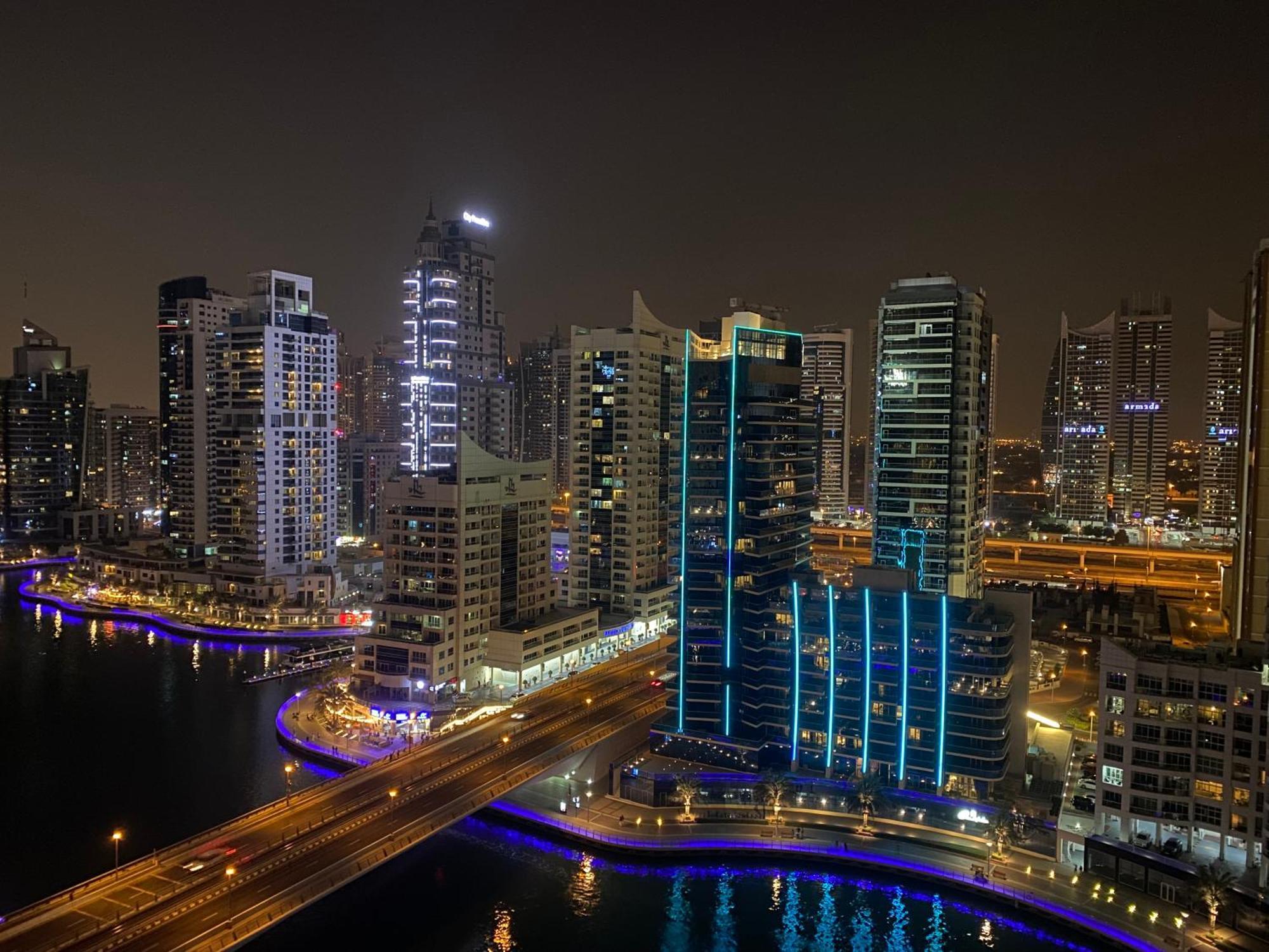 Appartamento Walk To The Beach Or Enjoy The Amazing View From The Balcony Dubai Esterno foto